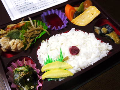過疎化の村で温かい取り組み!『陽だまり弁当』が届きました!!_a0254656_18591340.jpg