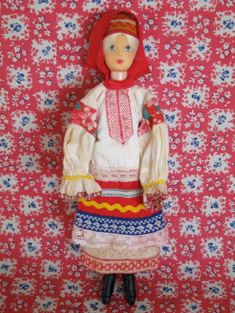 ロシアの民族衣装のファッション ドール Der Liebling 蚤の市フリークの雑貨手帖2冊目