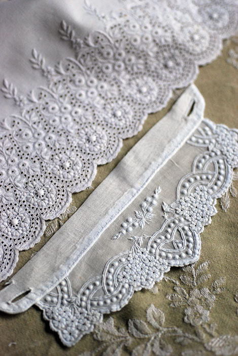 目を奪われる手刺繍のホワイトワーク : 美しいアンティークと花 目を奪われる手刺繍のホワイトワーク : 美しいアンティークと花