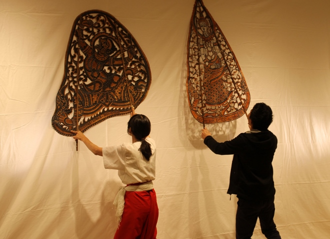 カンボジア影絵師の福富友子氏の『スバエク・トム』を体験しました_c0167632_16412079.jpg