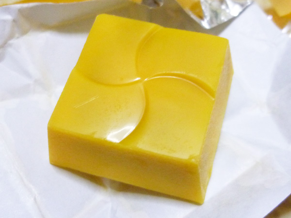 チロルチョコ 焼プリンモンブランと北海道かぼちゃのプリン_c0152767_21313086.jpg