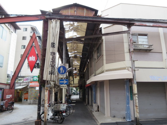 雨風しのげないで有名な_c0001670_20102675.jpg