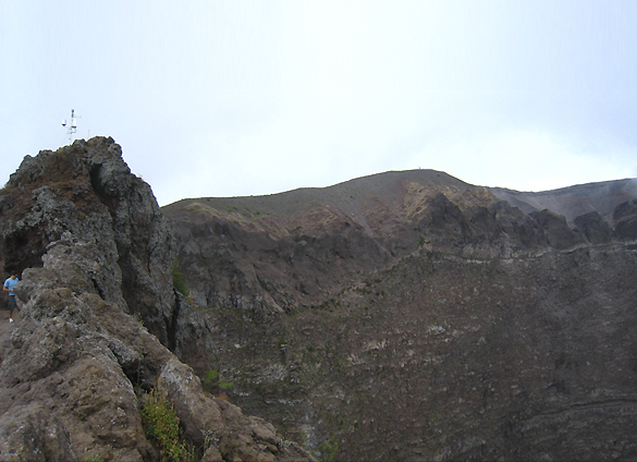 ヴェスーヴィオ山 2. 火の山には霧隠才蔵サマが君臨しておりました(^^ゞ_f0205783_20271441.jpg