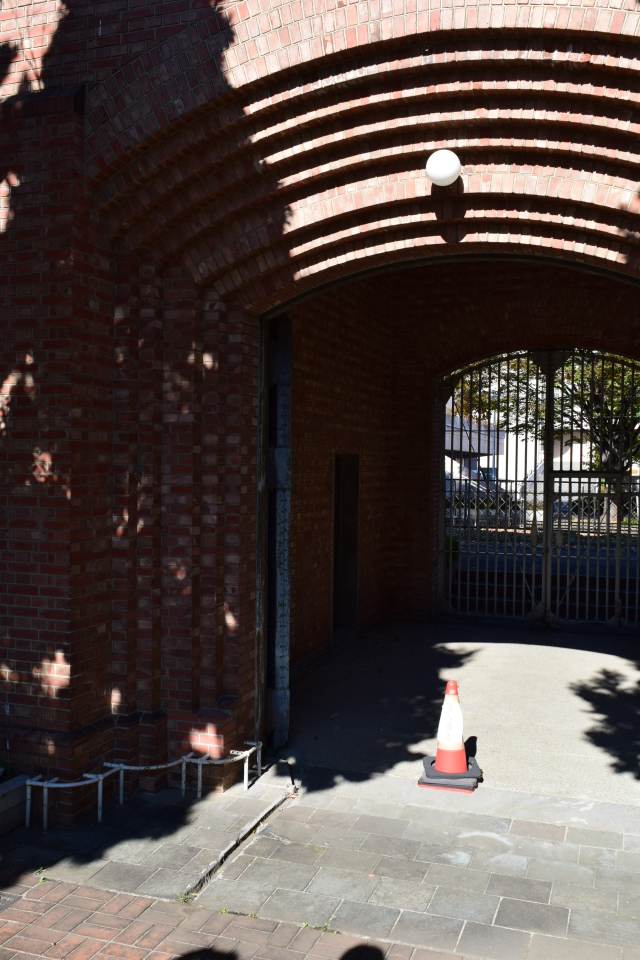 東京・旧中野刑務所正門(大正モダン建築再訪)_f0142606_0301040.jpg