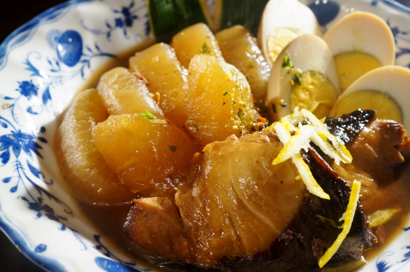 ■和食の晩御飯セット【煮卵付きのブリ大根／ほうれん草のクルミ胡麻和え／赤大根の甘酢漬け／味噌汁】_b0033423_15574510.jpg