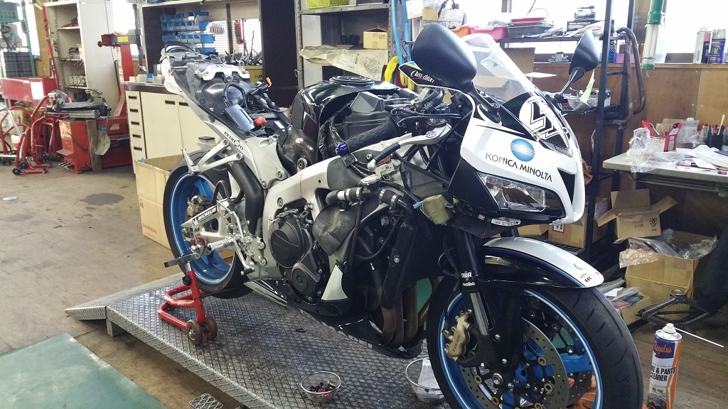CBR600RR コニカミノルタをセミフル①_e0114857_2153375.jpg