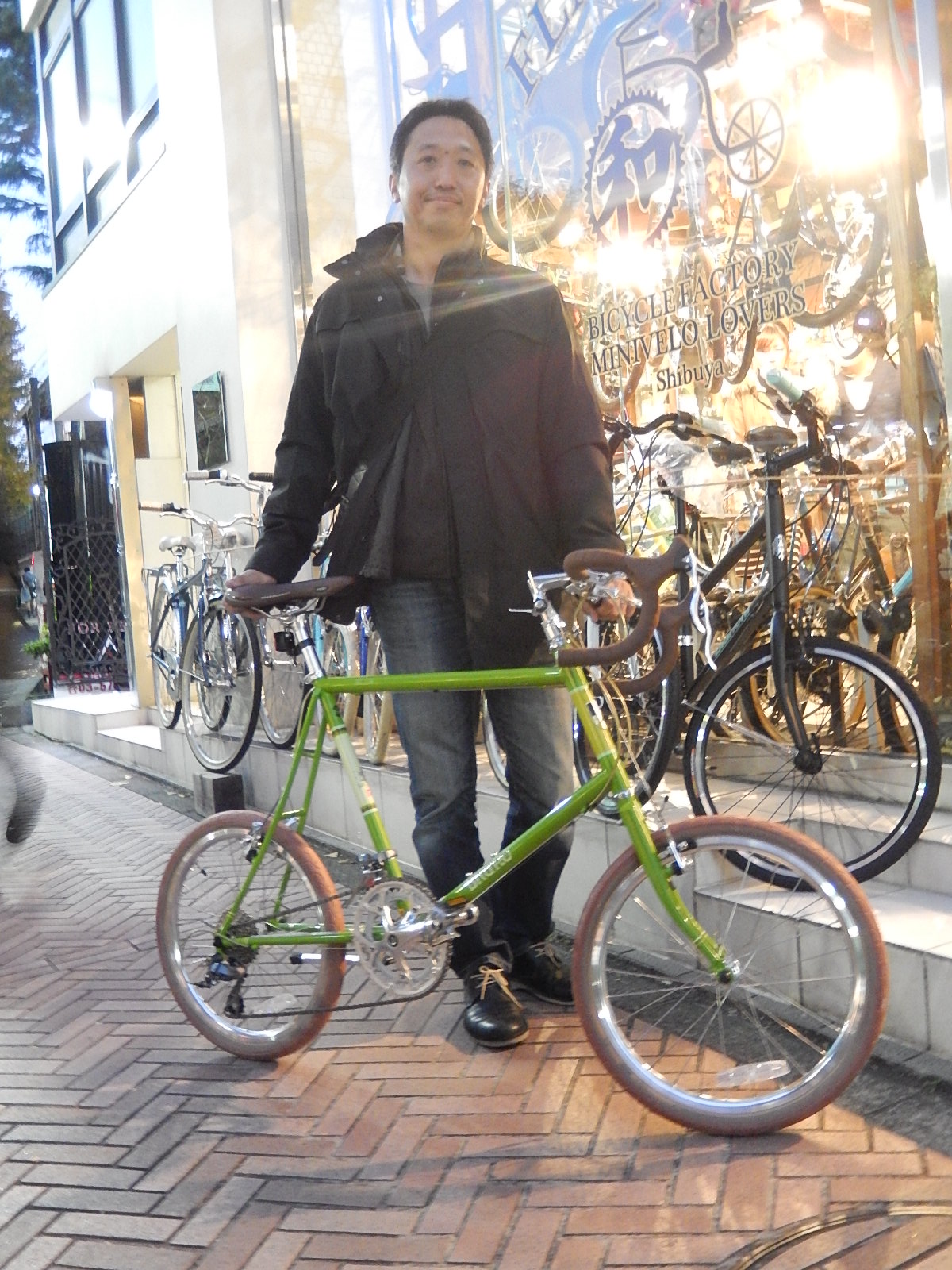 12月12日 渋谷 原宿 の自転車屋 FLAME bike前です_e0188759_1745255.jpg