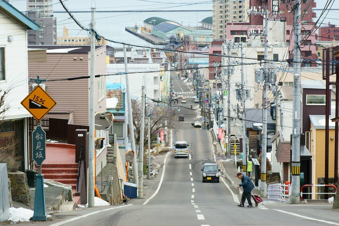 小樽の山沿いを歩く 船見坂から上る 柳に雪折れなし