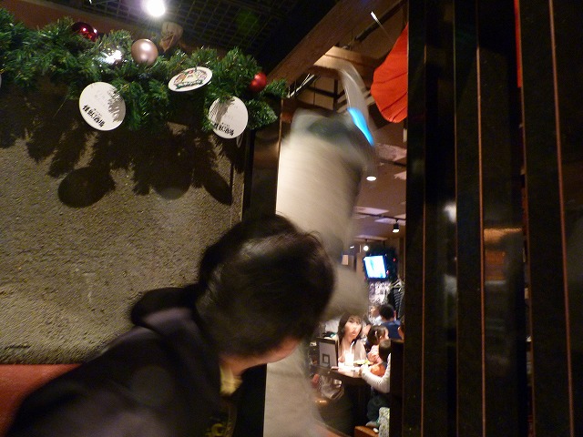 帰ってきた怪獣酒場 忘年クリスマスカードに囲まれ♪_b0166128_11111388.jpg