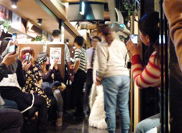 帰ってきた怪獣酒場 雪女怪獣スノーゴン♪_b0166128_1757915.jpg