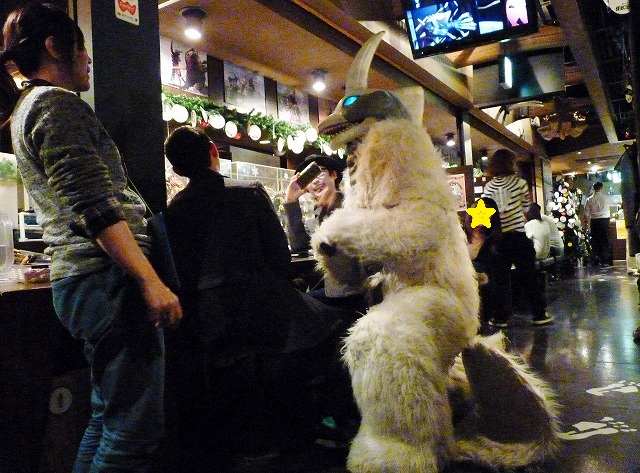帰ってきた怪獣酒場 雪女怪獣スノーゴン♪_b0166128_18172863.jpg