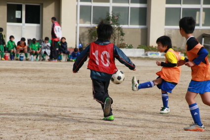 12 13 緑丘サッカー少年団練習試合 日出サッカースポーツ少年団