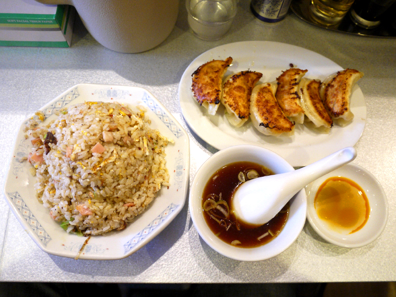 チャーハンと餃子　【茅ヶ崎　横濱屋】_b0153224_16344927.jpg