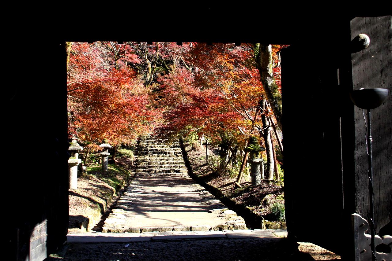 秋月散策　（１）　眼鏡橋、杉の馬場、黒門、垂裕神社_c0011649_1953548.jpg