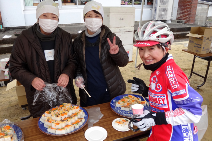 四国～倉敷、サイクリング＆小旅行　その４～サイクリング、海岸線を進め！_e0079696_1634061.jpg