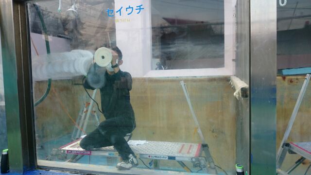 水族館 アクリル くすみ キズ 鱗状痕 磨き 大阪 貝塚の巻_a0197623_18481438.jpg