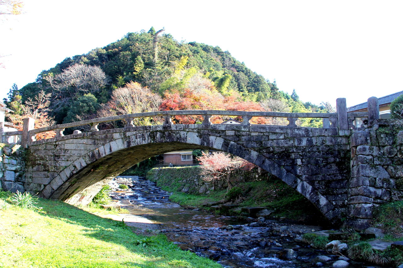 秋月散策　（１）　眼鏡橋、杉の馬場、黒門、垂裕神社_c0011649_10295638.jpg