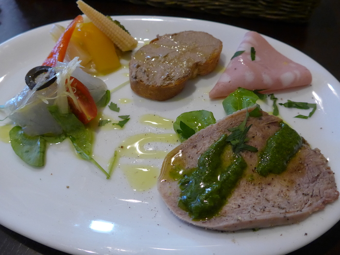 西荻窪「イタリア料理ゴローゾテツ」へ行く。_f0232060_13425172.jpg