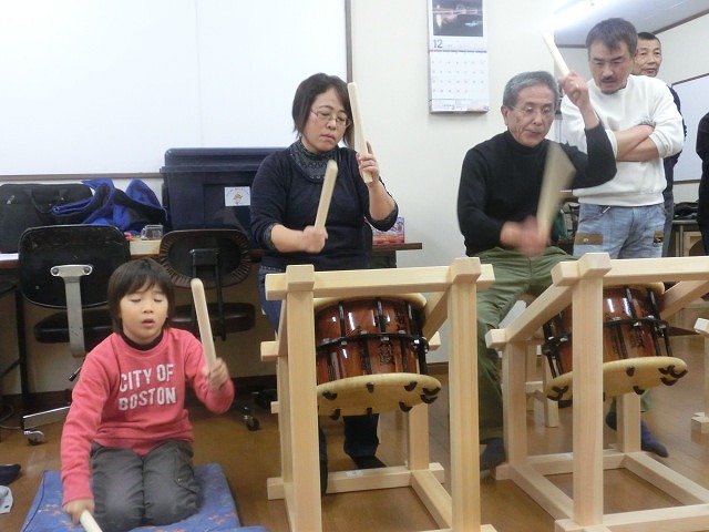 年代、性別問わず、誰でも参加し、太鼓に触れる「駿河参太鼓」体験練習会_f0141310_7494530.jpg