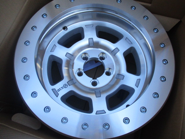 ラングラー 輸入パーツ 色々と入荷しました Bead Lock等_b0123820_11355114.jpg