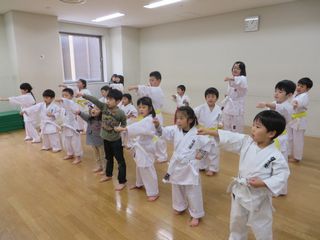 土曜日空手 今年の稽古納めはまだまだ続きます!_c0118332_23222641.jpg