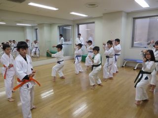土曜日空手 今年の稽古納めはまだまだ続きます!_c0118332_23223566.jpg