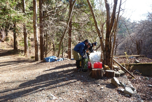 12/18　鍋割山（丹沢）・思いがけなく初雪を踏む_d0288144_11144429.jpg