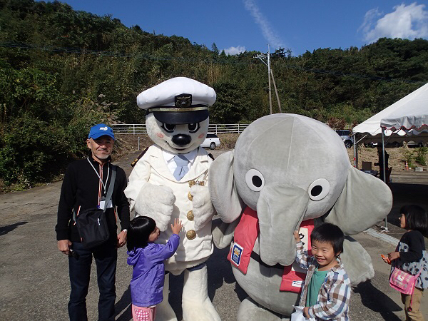 青い羽根チャリティライブの募金額_a0077071_12485748.jpg