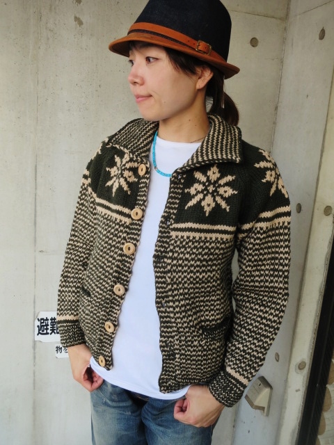 奇跡的な最終の入荷です。。。INVERALLAN のSNOW FLAKE (別注・RED色)!♪!_d0152280_22305435.jpg