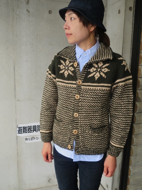 奇跡的な最終の入荷です。。。INVERALLAN のSNOW FLAKE (別注・RED色)!♪!_d0152280_22311059.jpg