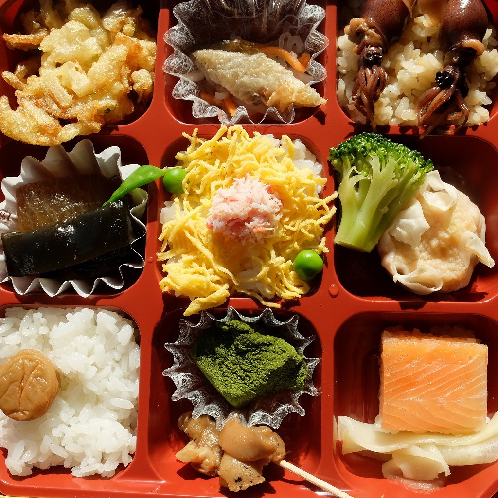 富山湾弁当　高岡駅_f0050534_08212822.jpg