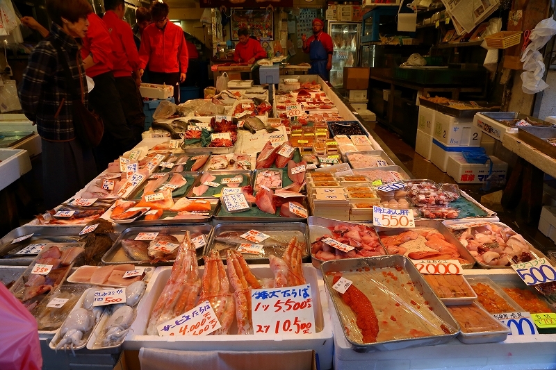 歳末のお買い物風景でも見学して、ついでに私の酒の肴も買ってこようと築地市場を訪ねました。_b0291402_08132204.jpg