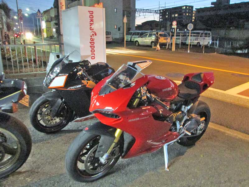 KTM RC8Rと1199パニガーレですが・・・_c0086965_2327279.jpg