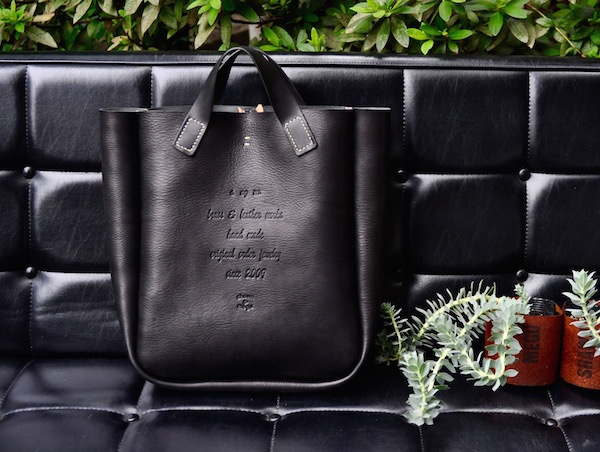 A tote x black_b0172633_1113457.jpg