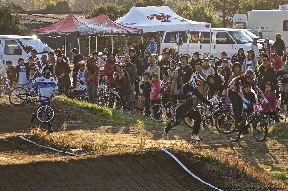   2015 JOSF 緑山FINAL RACE VOL4BMX１４オーバー/30オーバー/MTB３０オーバー決勝　動画あり_b0065730_8483412.jpg