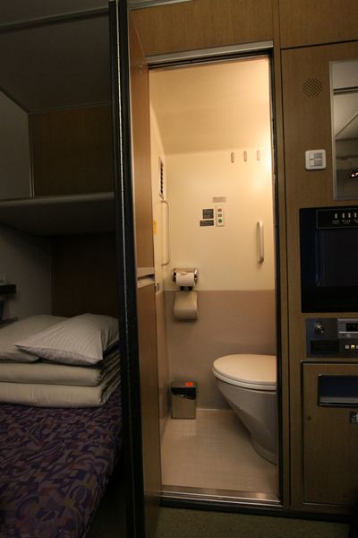 寝台特急カシオペア お部屋とシャワー_d0179447_213228100.jpg