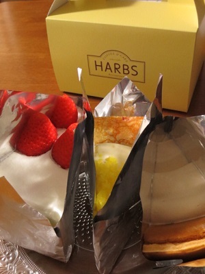 HARBS (ハーブス）のミルクレープ♪_f0231189_18394807.jpg