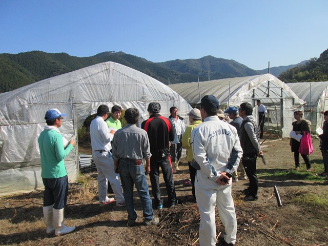 さいきりーふ食育推進隊主催の「土作り研修会」が開催されました！_a0279629_1492938.jpg