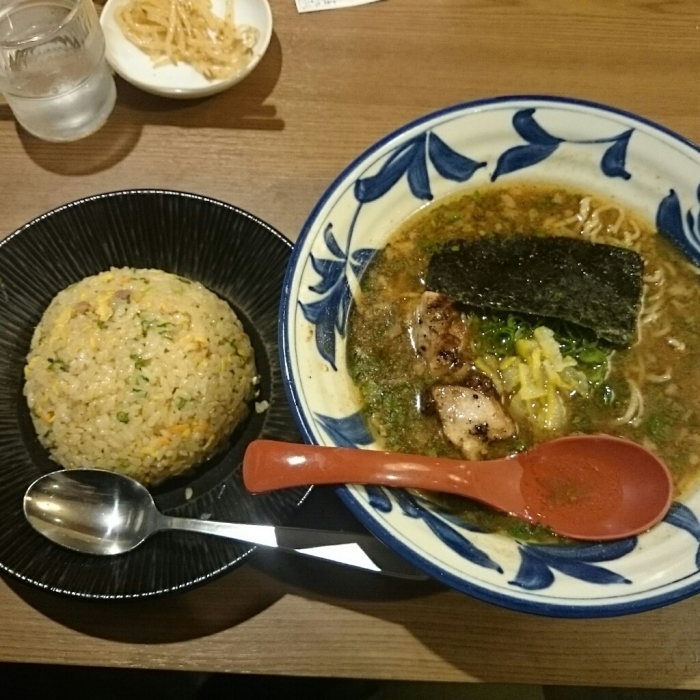 久留米のラーメン　　+　　今週は、休まず営業　!!　　+　　年内は、27(日)まで　!!!_e0187362_11312158.jpg