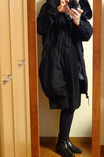 黒のモッズコートの着こなし 黒 黒 黒 おしゃれ自己満足日記