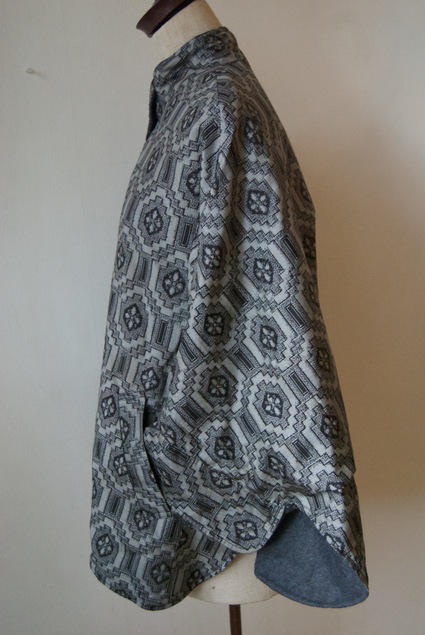 着物リメイク・大島紬で裏フリースのポンチョ : harico couture