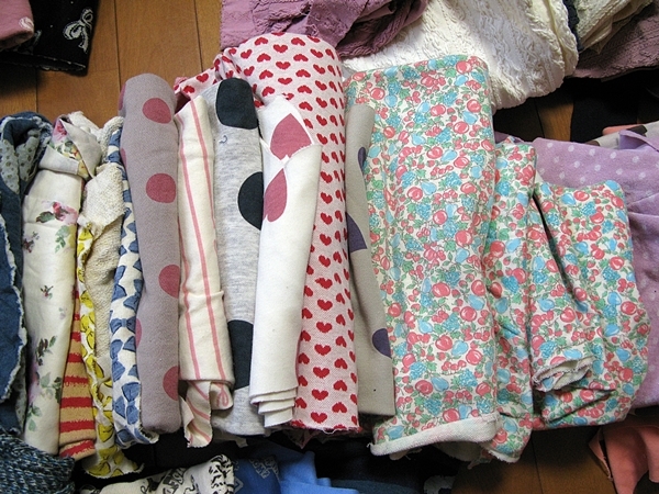 いろいろ生地セット 貰って下さいませんか!_f0129726_16143742.jpg
