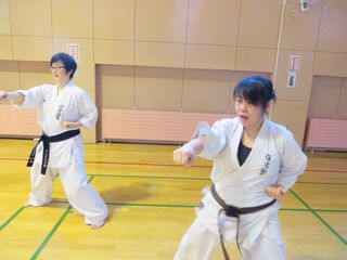 屯田教室 本年最後の稽古納めで1000本突き!_c0118332_13531080.jpg