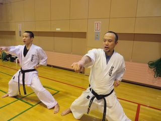 屯田教室 本年最後の稽古納めで1000本突き!_c0118332_13532361.jpg