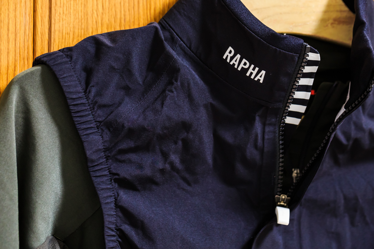 今年買ってよかった自転車アイテム その3 【Rapha Pro Team Rain Gilet】 : ゆるゆる自転車日記♪