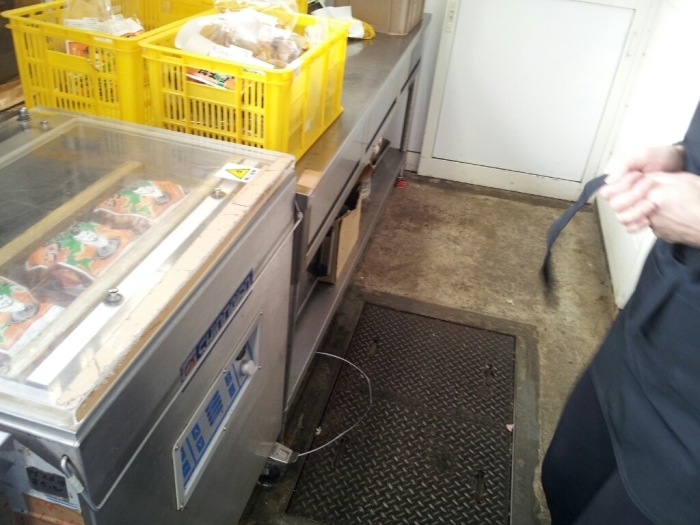 専務 真空機に食われるの巻。_d0164343_11043742.jpg