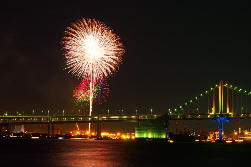 冬の花火とレインボーブリッジ ちょっとコーヒーでも