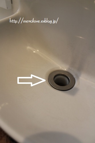 洗面陶器の頑固な黒ずみに 100均グッズでスッキリ 3coinsのお掃除グッズ Merci 洗面陶器の頑固な黒ずみに 100均グッズでスッキリ 3coinsのお掃除グッズ Merci