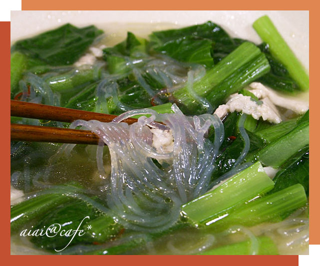 ホカホカ♪小松菜と豚肉の簡単スープ_a0056451_13163957.jpg