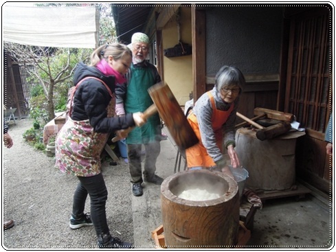 お餅つきで今年の〆_c0149408_18290941.jpg